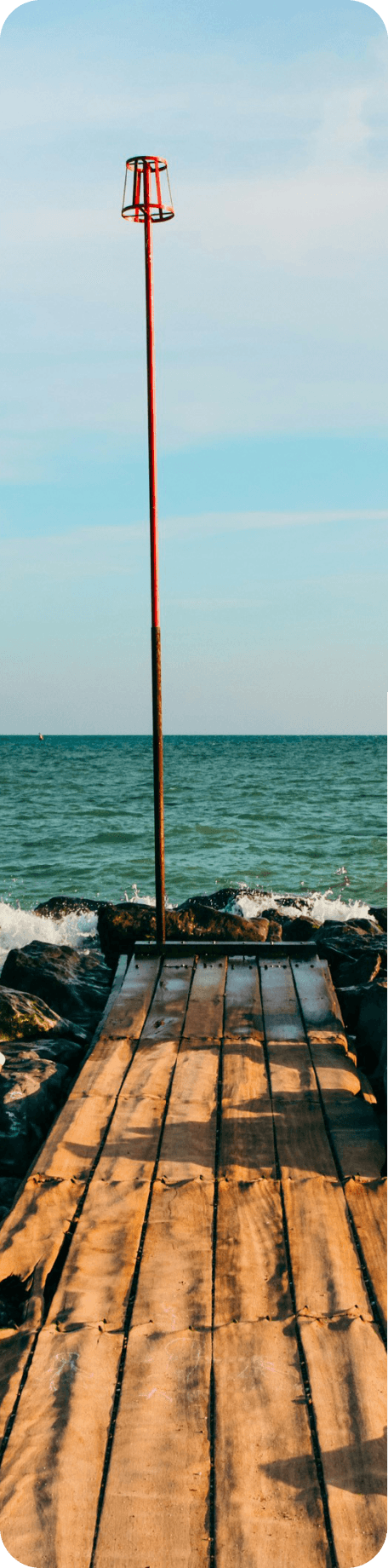 Пирс у моря как конкурсная локация